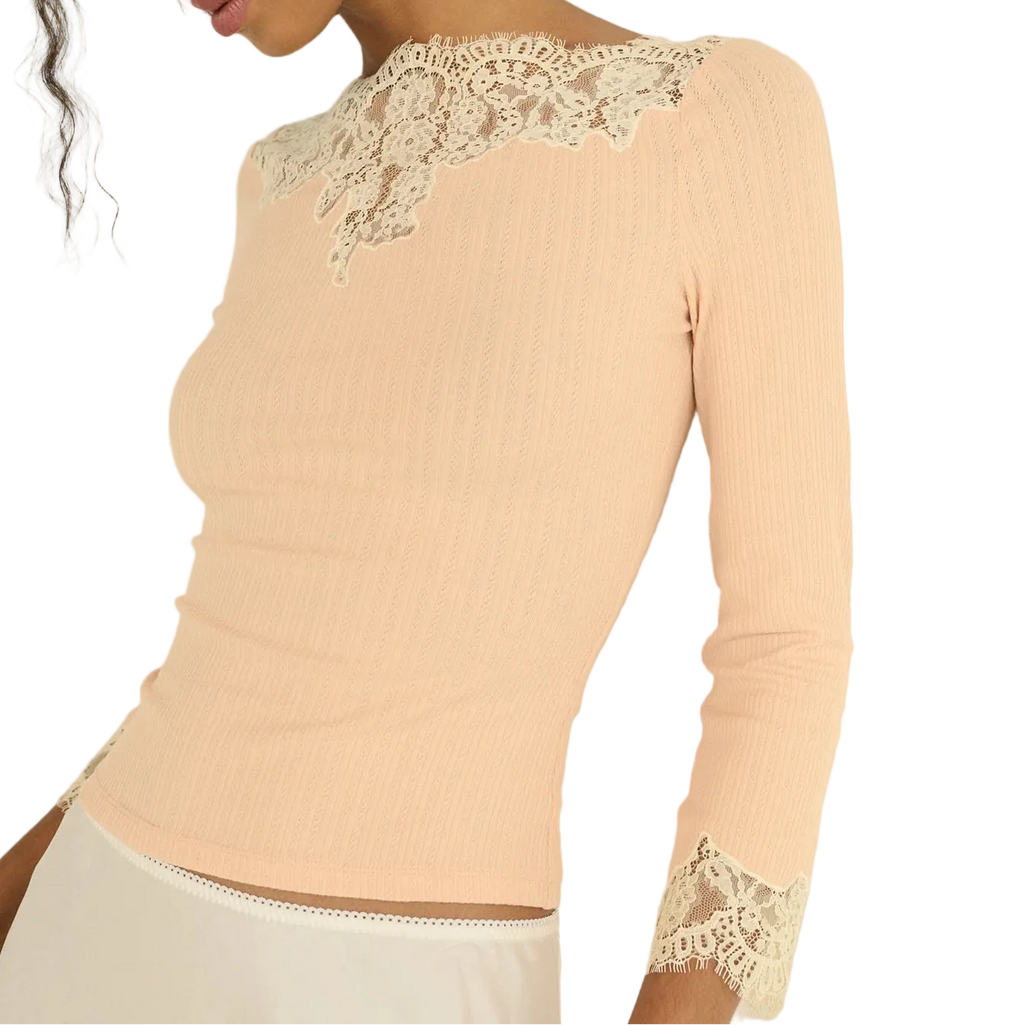 Riana Tee